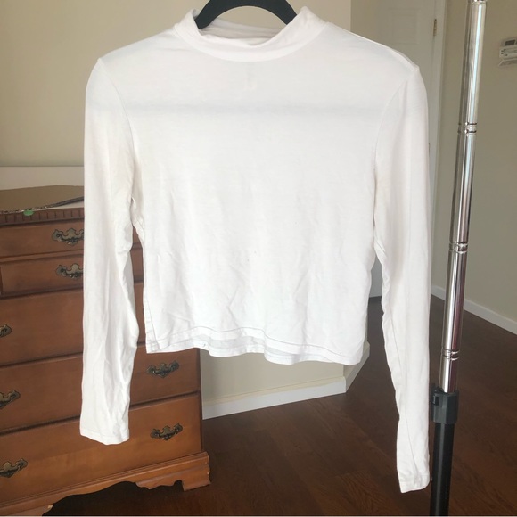 Tops - Basic Plain White cropped long sleeve Mockneck tee
